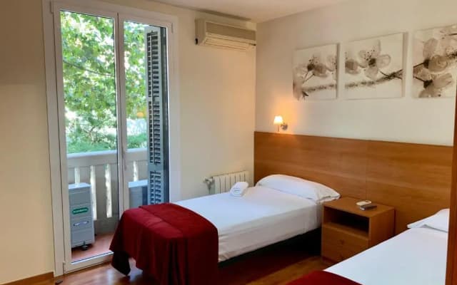 Hostal Madrazo - photo 2