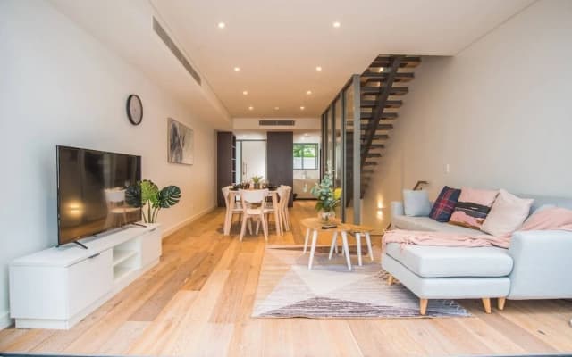 Amazing 3beds3bath Townhouse@rosebery - photo 2