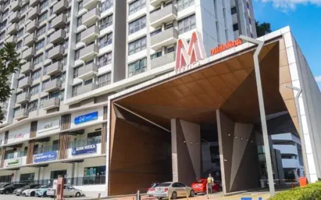 KL Modern Family Suites • 3–4BR • Walk to MRT/Mall • Infinity Pool - photo 5