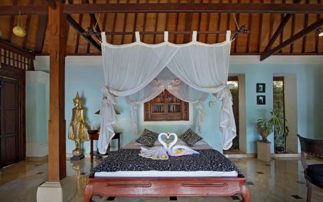 The Mahogany Villa - photo 2