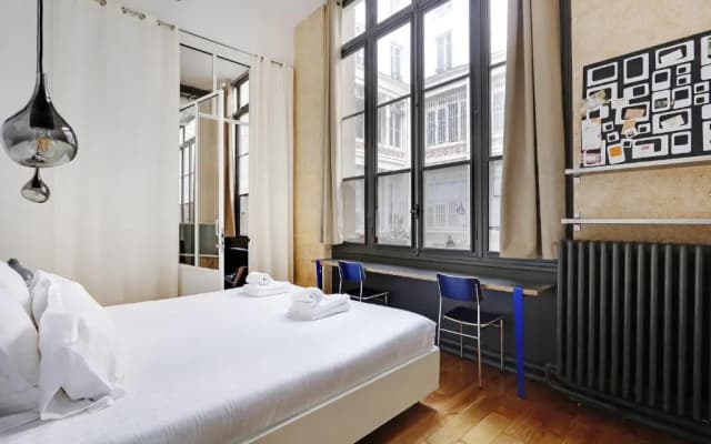 Pick A Flat's Apartment in Porte Saint Denis - rue d'Hauteville - photo 5