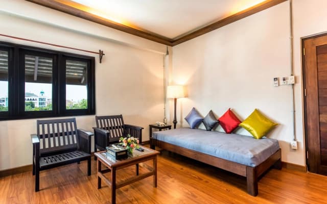 NightBazaar Inn Hotel - photo 3