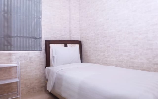 Best Price Green Pramuka Apartment - photo 3