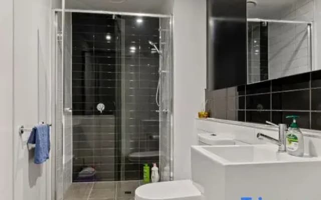Unbeatable Location - Sleek 1BR  Melbourne Central - photo 2