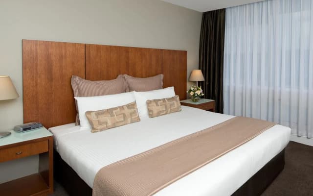 Park Regis Griffin Suites - photo 5