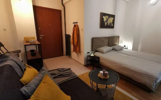 Charming 1-bed Apartment Located in Athina - photo 2
