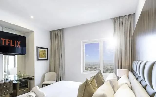 LUX  The Bonnington JLT Suite 2 - photo 3