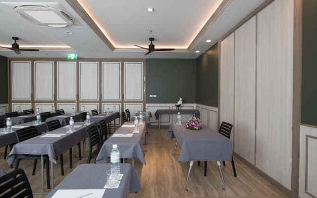 Sawaddi Patong Resort & Spa by Tolani - photo 5