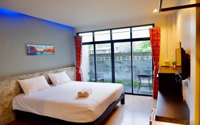 Loma Place Hotel - photo 2