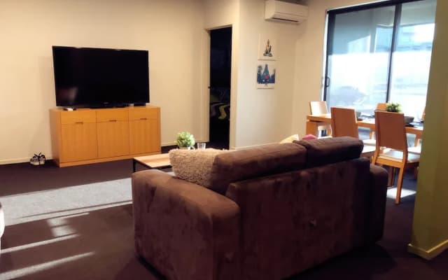 Port Melbourne Beach Front Apartment - photo 2