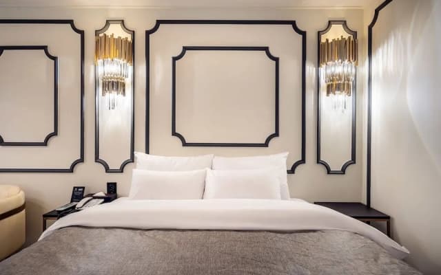 The Gray Hotel - photo 5