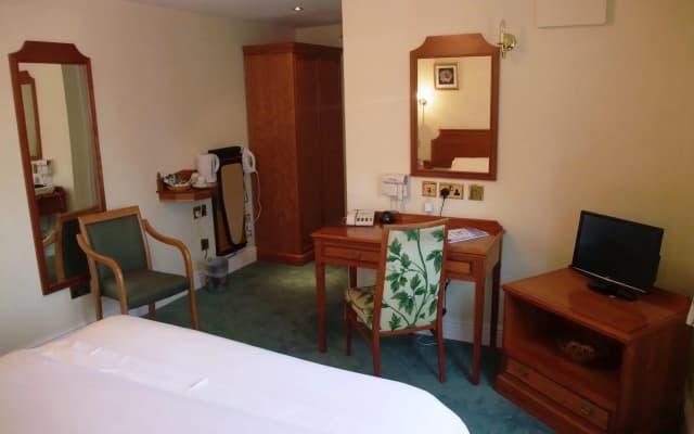Harefield Manor Hotel - photo 5