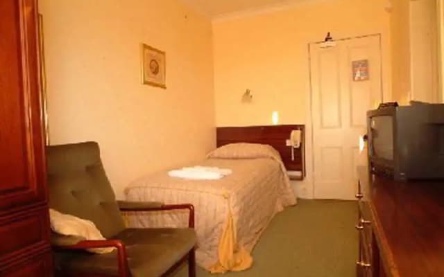 Orwell Lodge - photo 3