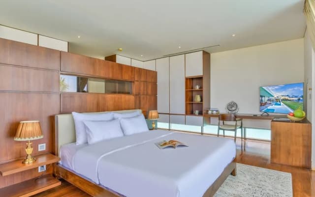 Stunning Beachfront 6br Villa W Largest Pool - photo 2