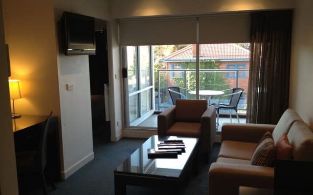 St Kilda Central Apartment Hotel - photo 4