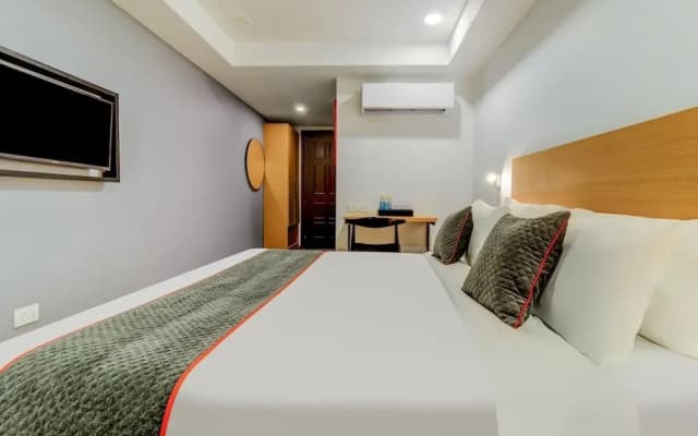 OYO Townhouse 115 Patel Nagar - photo 4