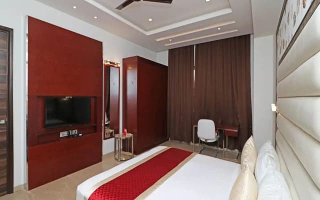 C Pearls Hotel  Banque by OYO Rooms - photo 3