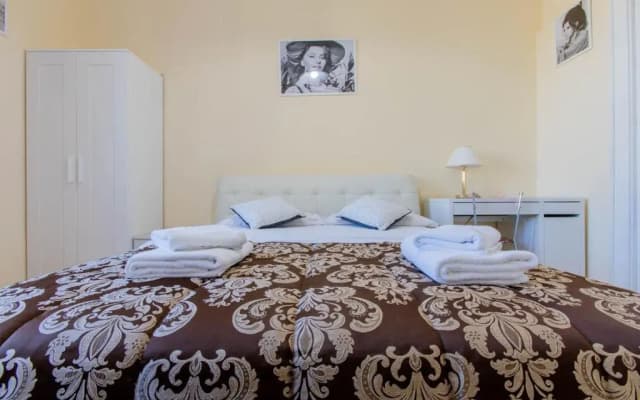 Flower Guesthouse - photo 2