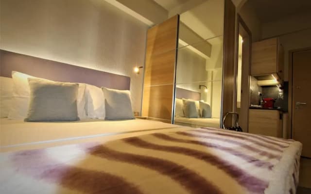 Aiolos Apartments Ermou 64 4th Floor - photo 5