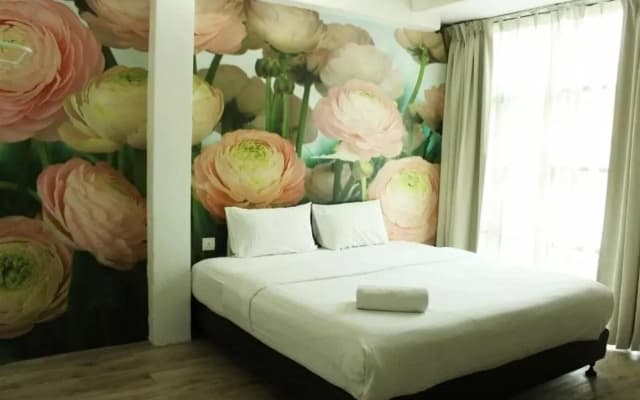 V Garden Hotel - photo 4