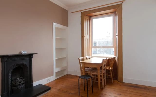 3 Bedroom Flat Near Leith - photo 3