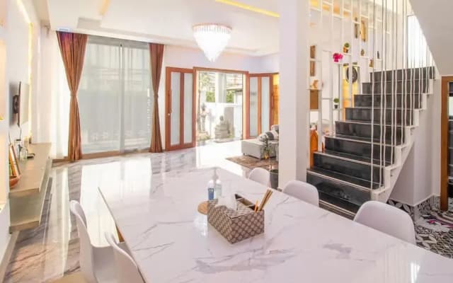 Central Modern Private Villa by La San - photo 2