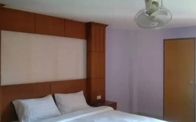 Lucky Inn Residency - photo 4