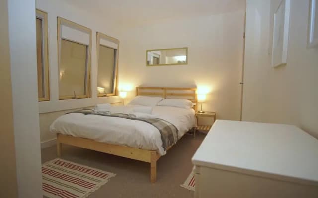 Bright, Spacious Old Town Flat for 6 - photo 4