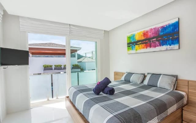Elegant Designer 4BR Pool Villa Skylight - photo 3