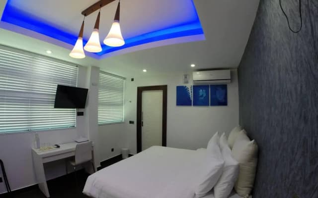 Airport Beach Hotel - photo 4