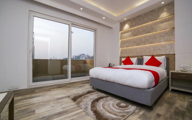 OYO 23088 Hotel Dev Palace - photo 2