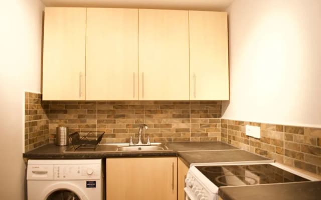 Welcoming 2 Bedroom Flat Near Fountainbridge - photo 5