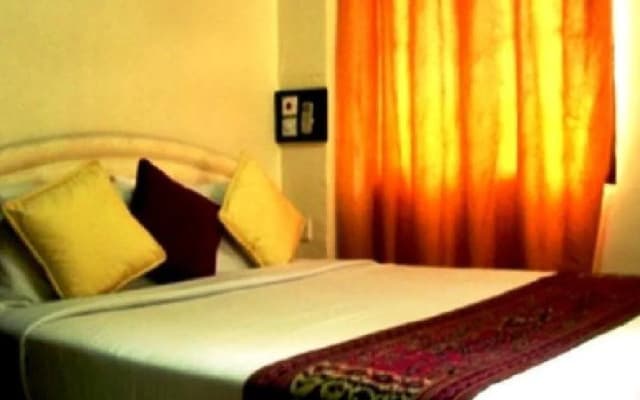 The University Inn - photo 2