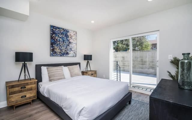 Brand NEW Modern Luxury 3bdr Townhome In Silver Lake - photo 5