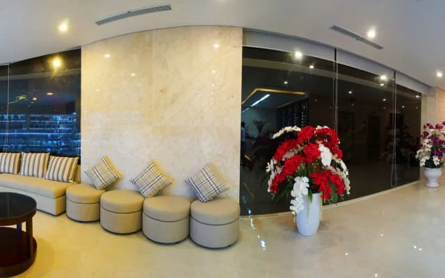 Golden Star Hotel - photo 2