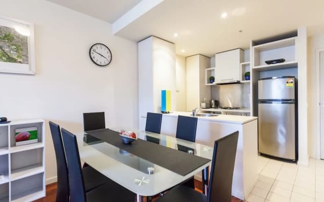 WESLEY, 2BDR Carlton Apartment - photo 4