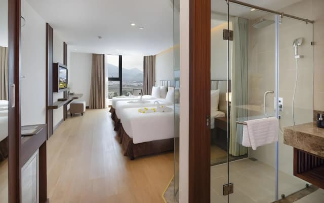 Regalia Gold Hotel - photo 3