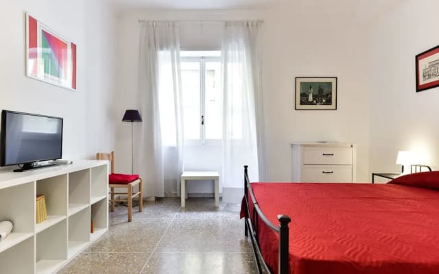 Red & White Vatican Apartment - photo 3