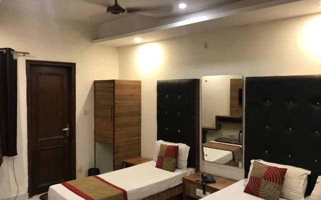 Hotel Crystal Deluxe at New Delhi Railway Station - photo 5