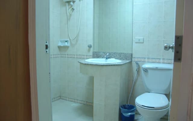 Everybody's Inn - photo 5