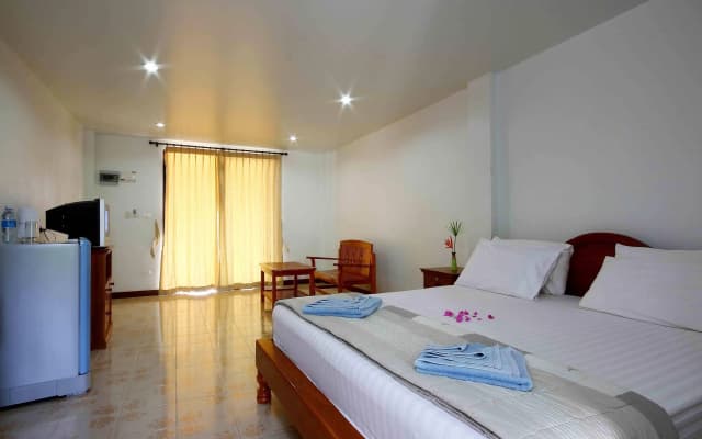 Lotus Friendly Hotel - photo 2