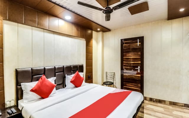 OYO 65601 JPS Galaxy Hotel - photo 3