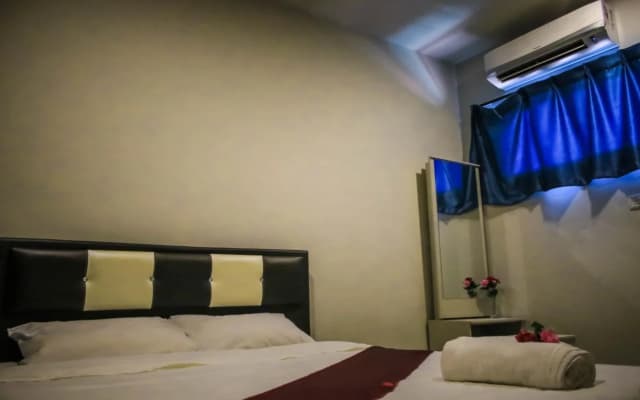UR Hotel - photo 2