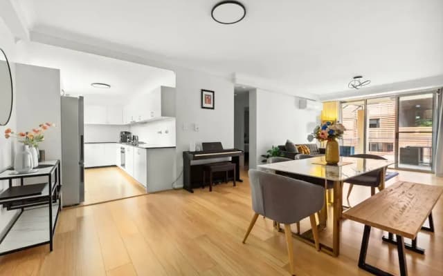 Spacious 2-bed Apartment Near Parramatta CBD - photo 4