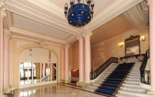 Royal Negresco - 5 Stars Holiday House - photo 2