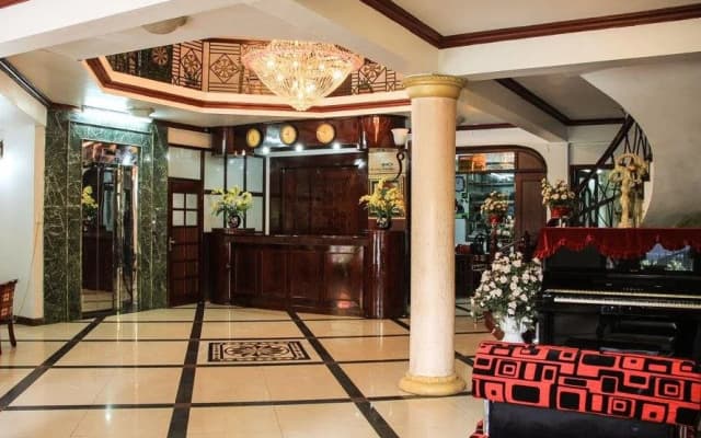 Lakeside Hotel - photo 2