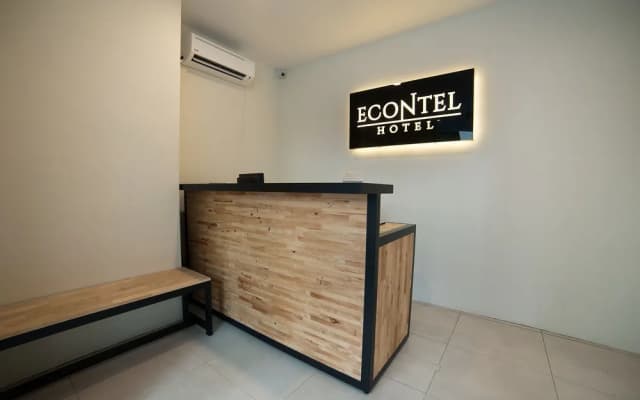 Econtel Queensbay - photo 2