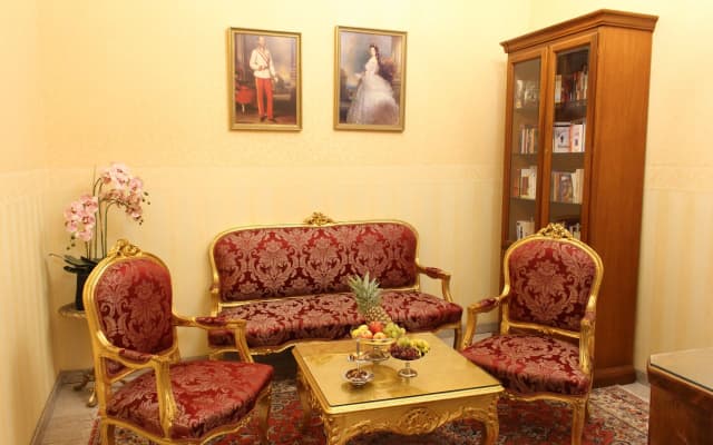 Opera Suites - Self Check-in - photo 2