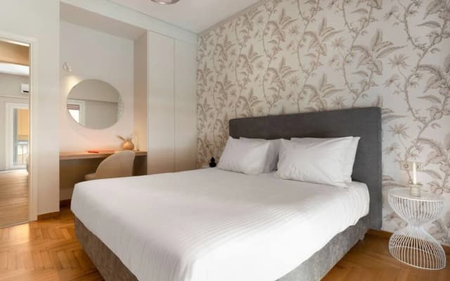 1B · The Beehive Apartment with Luxury Interior - photo 2