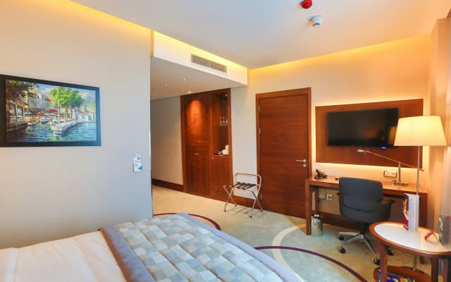 Crowne Plaza Istanbul - Oryapark by IHG - photo 4